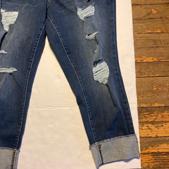 NWOT Torrid Denim Boyfriend Crop folded hem medium - Picture 10 of 12